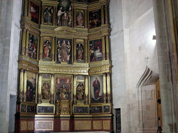 Santa María recupera su retablo mayor para el presbiterio