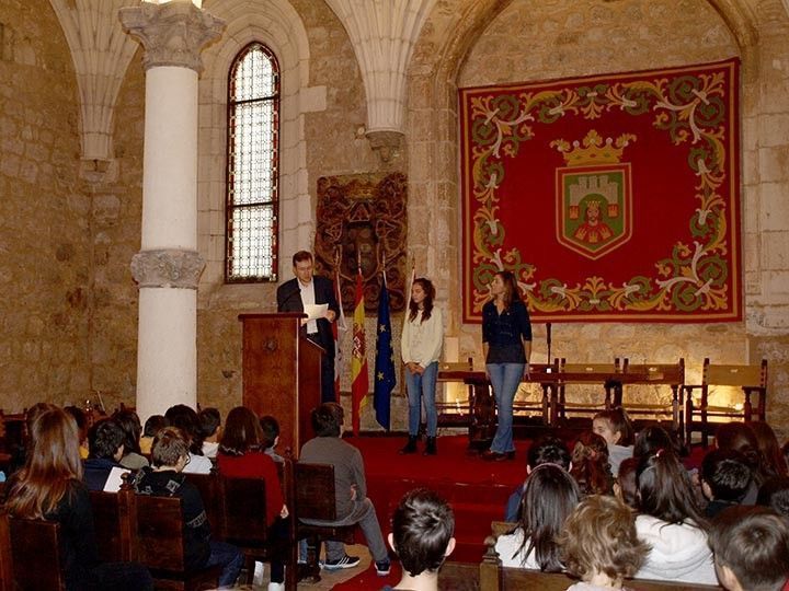 Burgos reafirma su compromiso de situar la educación en el centro de su política