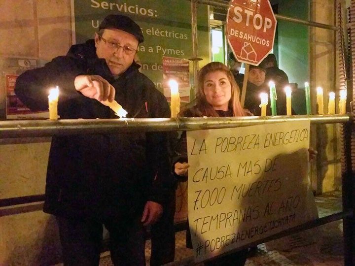 Un centenar de personas se solidarizan con las víctimas de la pobreza energética