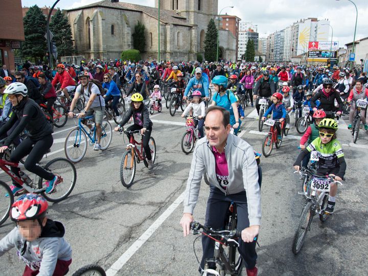 7.000 burgaleses se suben a la bici para apoyar la causa de Proyecto Hombre