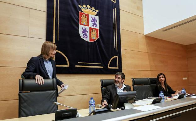 Las Cortes han abierto una investigación sobre el proceso de concentración de las entidades financieras/EFE