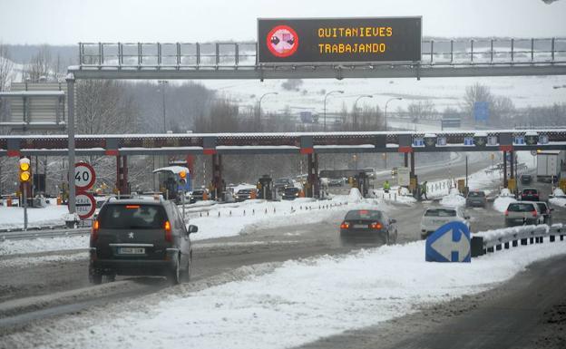 Aspecto que ofrecia el acceso a la AP-1 desde Burgos capital en febrero de 2012. /Ical