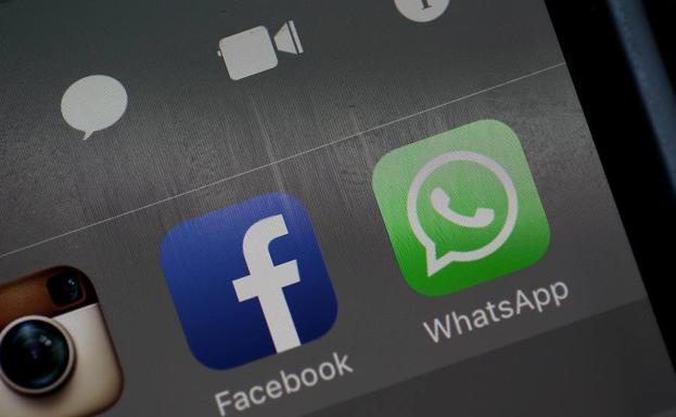 Los iconos de Facebook y WhatsApp./Afp