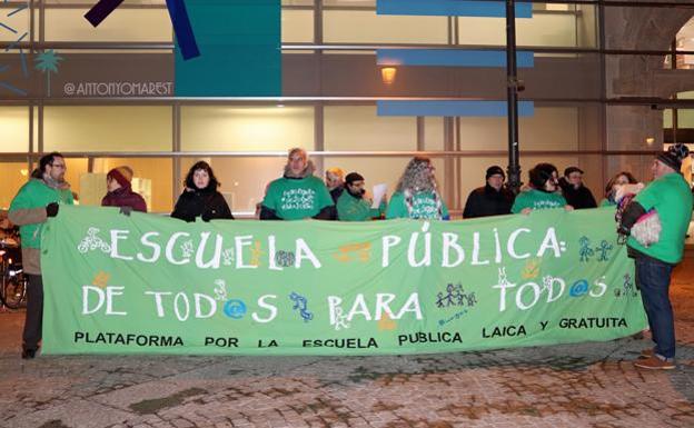 La Plataforma por la Escuela Pública Laica Gratuita se volverá a concentrar/Cristina López Reques