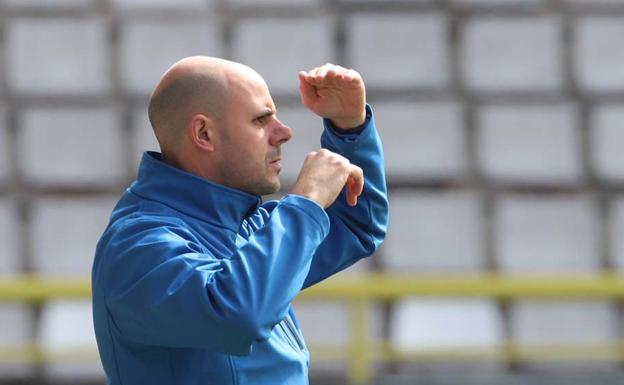 Alfredo Álvarez, técnico del CD Izarra./GIT