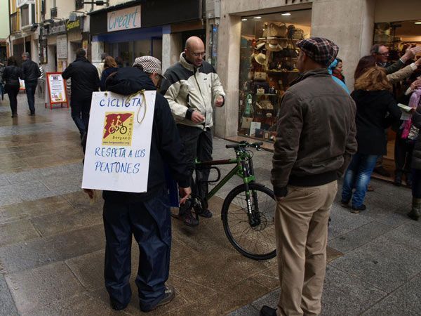 En aceras, parques y jardines, la prioridad es el peatón