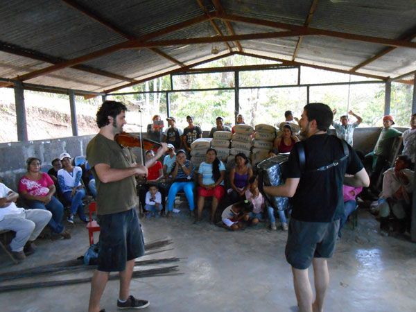 Fetén Fetén lleva su música a Nicaragua de la mano de Amycos