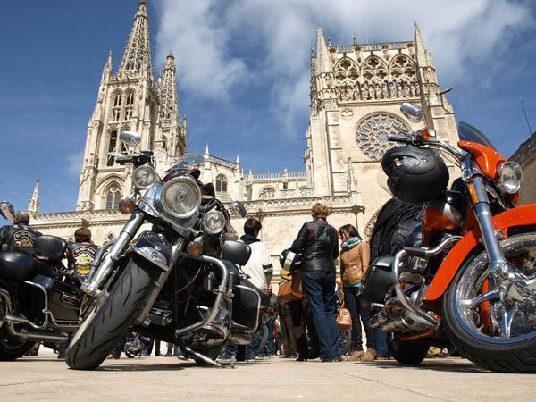 Las Harleys toman las calles del centro de Burgos