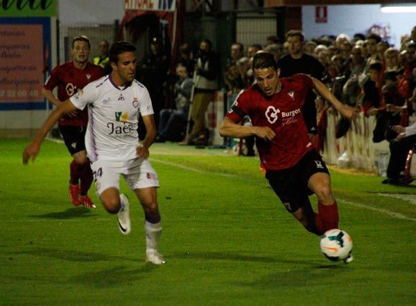 2-1. El Mirandés remonta y se aleja del descenso