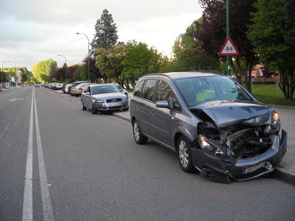 Dos heridos leves en un accidente en la avenida Cantabria