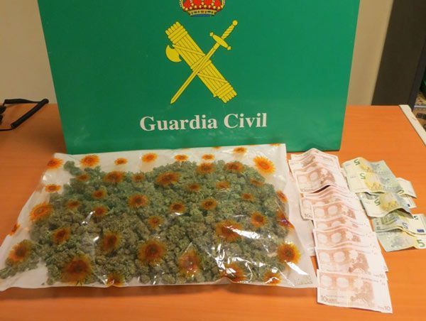 Dos vecinos de Burgos, detenidos por tráfico de drogas en León