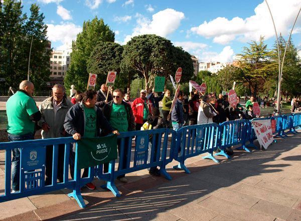 PAH Burgos “escracha” al PP en el acto de cierre de campaña