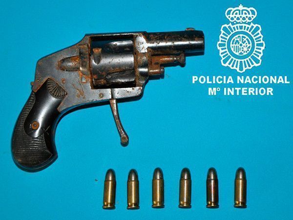 Un pescador encuentra un arma de fuego en el Arlanzón