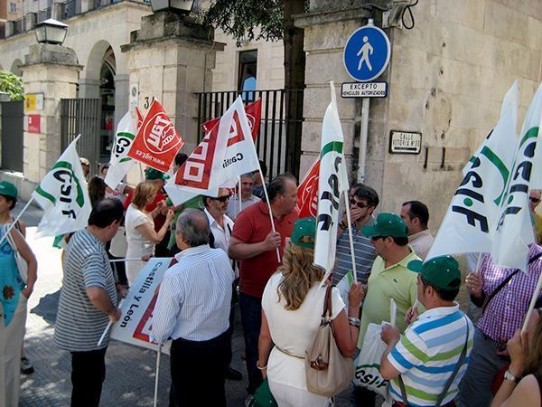 Los sindicatos piden retomar la negociación colectiva con funcionarios