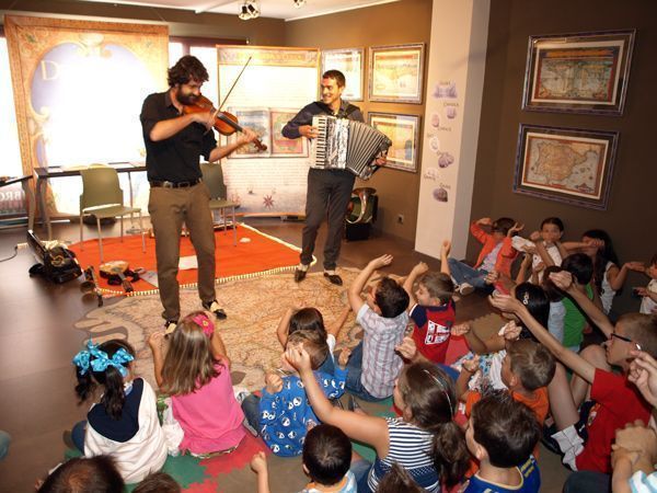 El Museo del Libro sale a la calle para celebrar su cuarto aniversario