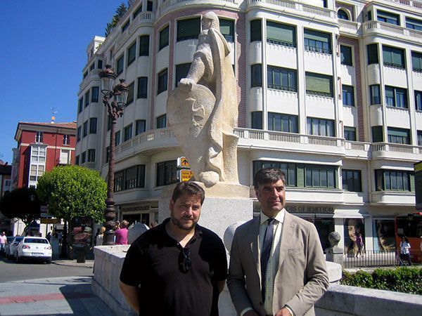 El Ayuntamiento digitalizará las estatuas del Puente de San Pablo