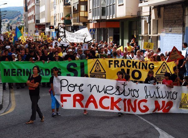 Más de 4.000 personas gritan contra el fracking en Villarcayo