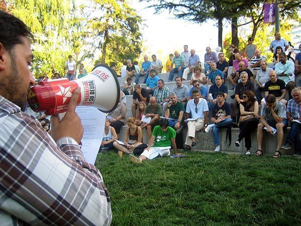 Podemos continúa en movimiento