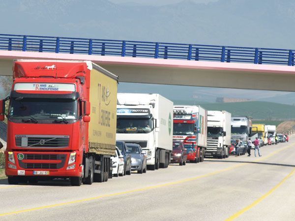 Tráfico intensifica la vigilancia ante el Puente de la Virgen