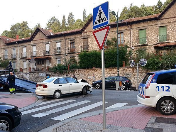 Tres vehículos colisionan en la calle San Francisco