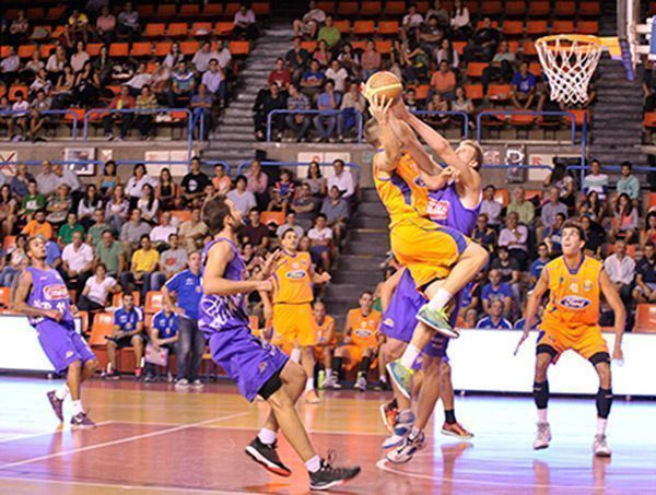 90-67. Autocid apabulla en su estreno