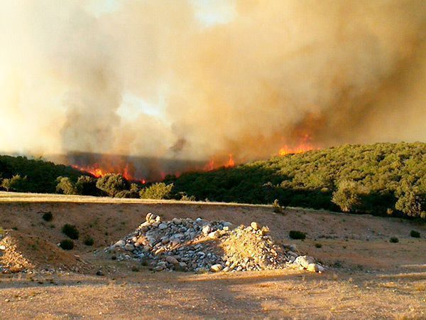 Los alcaldes denuncian falta de medios en la lucha contra el fuego