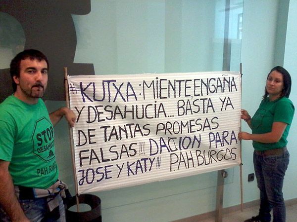 KutxaBank “recibe” de nuevo a Katy, José y PAH-Burgos