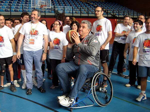 ‘+QBASKET para todos’ hace felices a los chicos de Aspanias