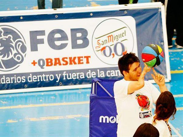 Fernando Romay acercará el baloncesto a 40 usuarios de Aspanias