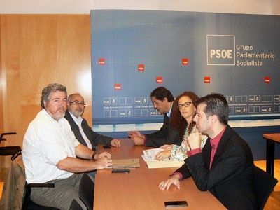 Momento de la reunión entre PSOE y Equo. BC