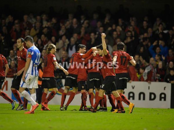 1-0. Caneda saca al Mirandés del descenso en el 89′