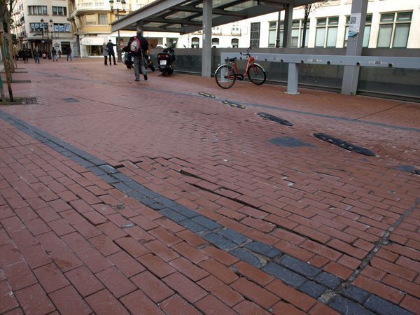 Nuevos socavones en el clinker de la plaza de Santo Domingo