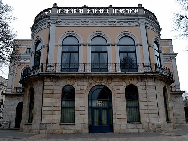 Cierre temporal de la Cafetería Espolón