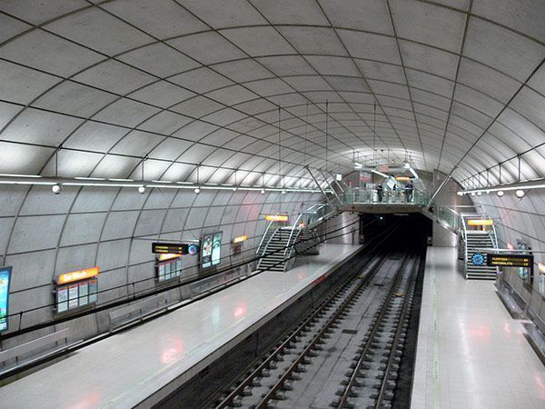 Detenidos cuatro jóvenes burgaleses por pintadas en el metro de Plentzia (Vizcaya)