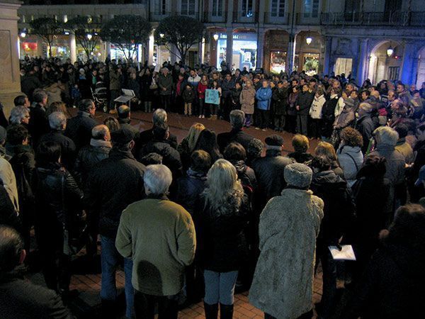 Burgos est Charlie: homenaje a las víctimas y condena del terrorismo