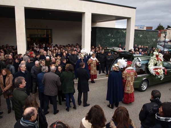 Multitudinario adiós a Bienvenido Nieto