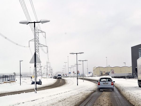 Imputados cuatro menores por lanzar bolas de nieve a vehículos