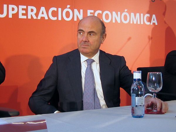 De Guindos: “Lo hemos hecho muy bien, aunque hemos cometido errores”