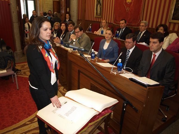 Virginia Torres jura su cargo como concejal en sustitución de Nieto