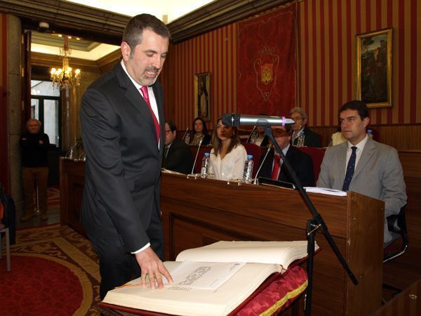 Mario Díez toma posesión como concejal del Ayuntamiento de Burgos