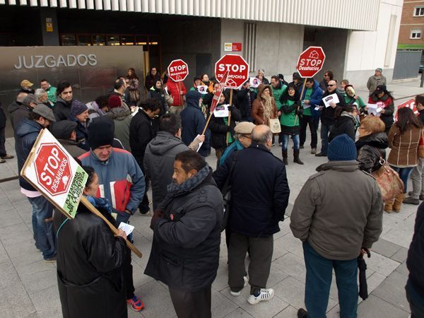 Absueltos los 15 miembros de la PAH denunciados por la Policía Local