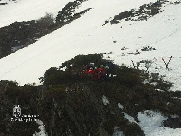 Rescatada una mujer burgalesa accidentada en el Pico Murcia