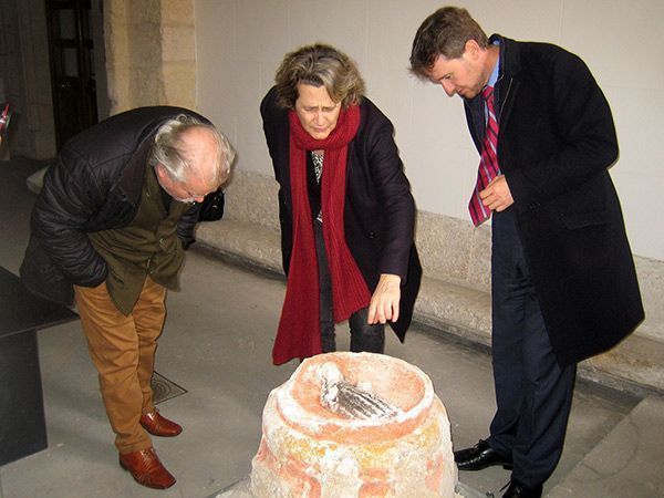 Una clave de bóveda, primer vestigio de la Iglesia de San Román