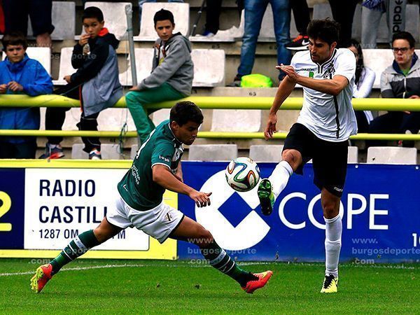 1-1. El Burgos salva un punto en Langreo