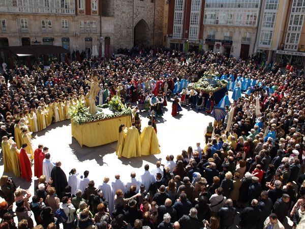 El encuentro entre Cristo y la Virgen marca el final de la Semana Santa