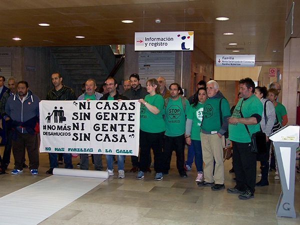 La PAH se encierra en la Junta hasta “recibir una solución”