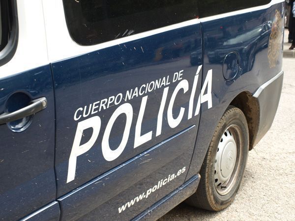 Detenida por agredir a un cliente con una botella