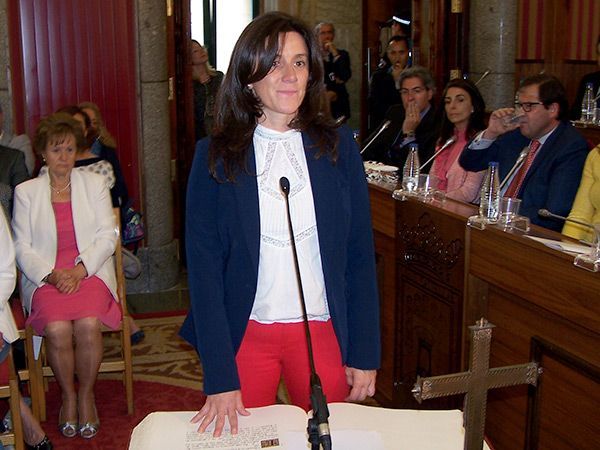 Silvia Álvarez se abstiene por “honradez y decencia”