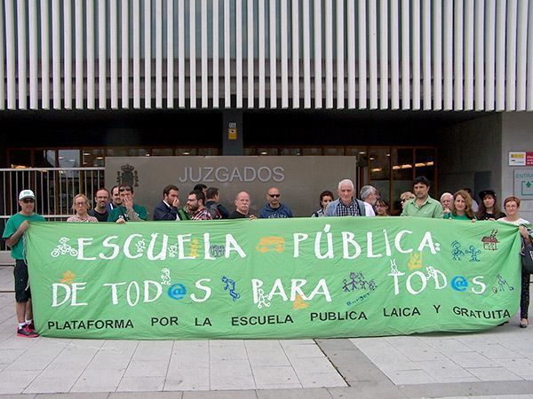 La Plataforma por la Educación se manifiesta contra una “falsa acusación”