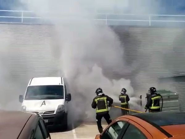 Susto en Autovican por el incendio de un contenedor